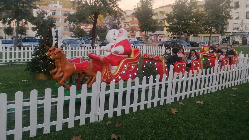 Alegria do Natal no Jardim Municipal de SB Messines