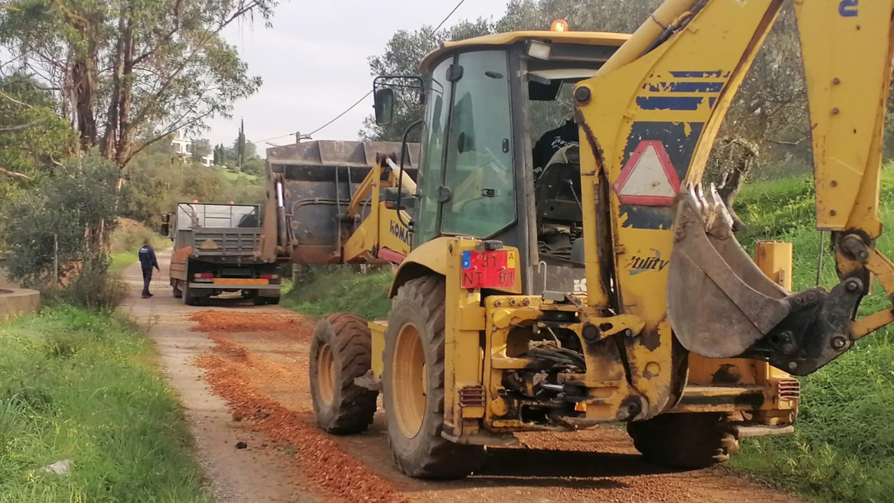Manutenção de caminhos nas zonas das Passadeiras, Mariais e Vale Fuzeiros